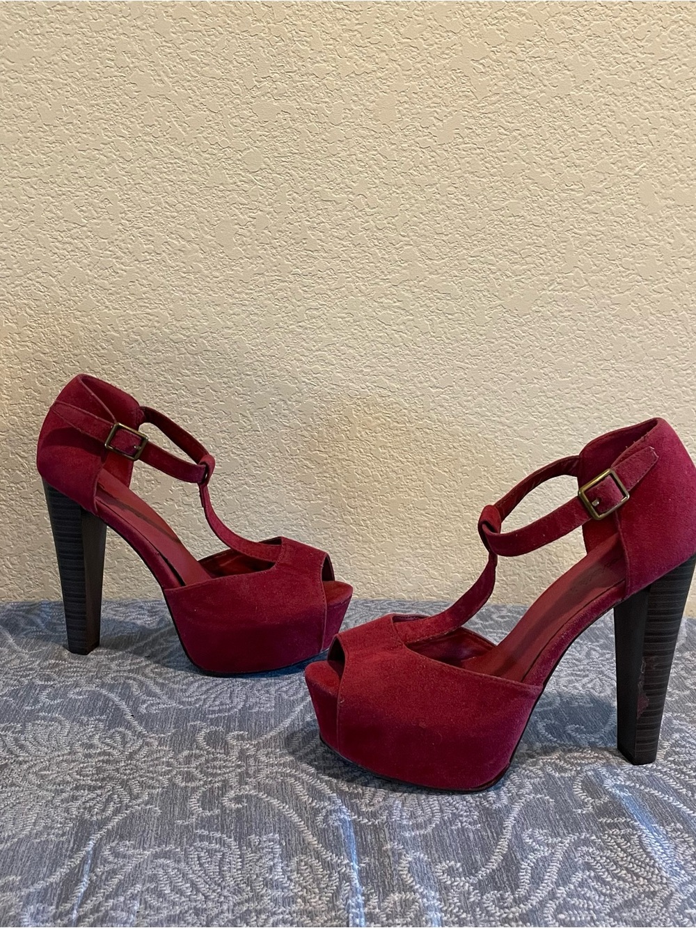 Breckelle’s Women’s Red/Burgundy/Brown Suede T-Strap Peep Toe Stiletto Heels 8.5